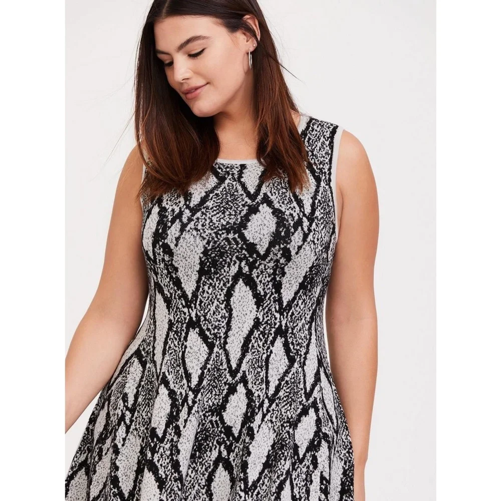 Torrid Black Snakeskin Print Sweater Knit Trapeze Dress Snake Grey 1X (Torrid 1) - Picture 4 of 11